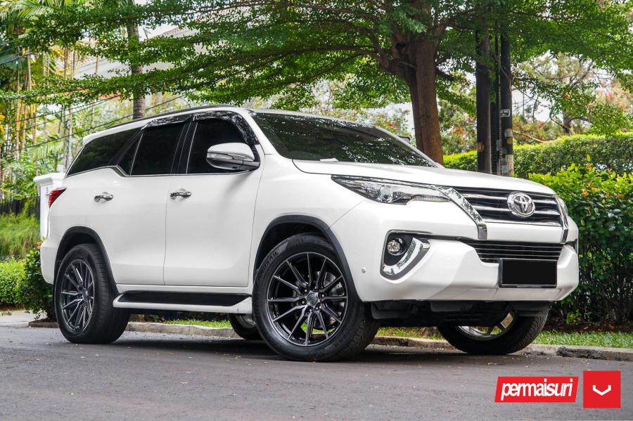  Toyota Fortuner by Permaisuri on Vossen Wheels (HF6-1) 2019 года  (фото 1 из 14)